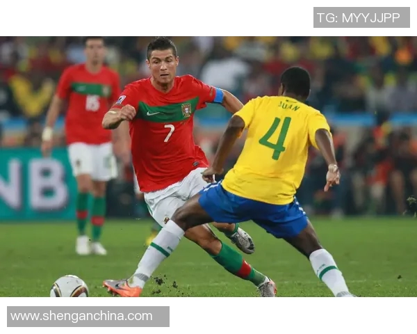 足球明星风采全景展示珍藏版照片集锦与故事分享